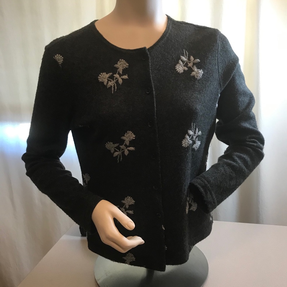 Comfy gray cardigan sweater w/embroidered flowers